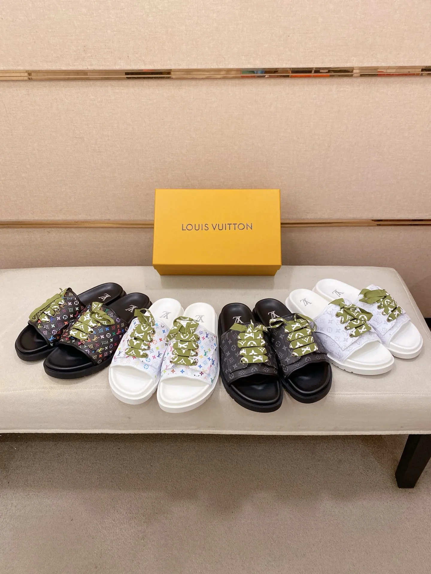 Men's shoes 💰: 340💰Made by LV🔍Top purchasing agents. Men's spring and summer slippers are available at the same counter. The uppers are imported cowhide from Italy, with logo graphics and high-quality craftsmanship. Soles: original soles specially provided by the original factory. Exclusive movable molded soles are super comfortable. Original goods follow orders. 🔍🔍High quality. You can enter and exit the counter at will. Welcome to compare. Size 38-44.
